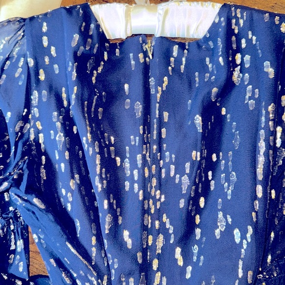 Look like a diva on wearing Lilly Pulitzer Cleme Long Sleeve Resort Dress. - Picture 6 of 6